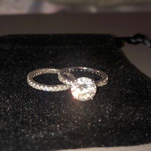 Wedding band & Solitaire set. Silver.